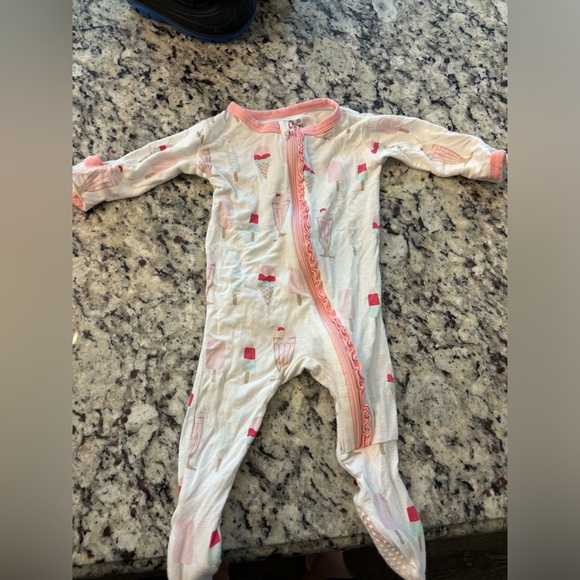 0-3 month girls kickee pants onesie - Picture 1 of 1